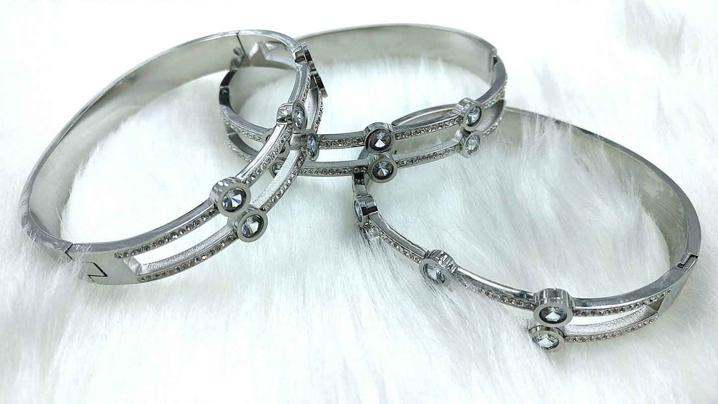 Solitaire Eternity Silver SS Openable Kada Bracelet