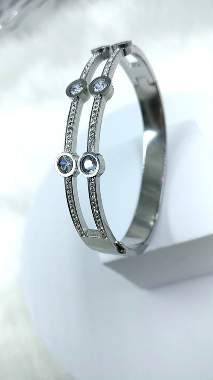 Solitaire Eternity Silver SS Openable Kada Bracelet
